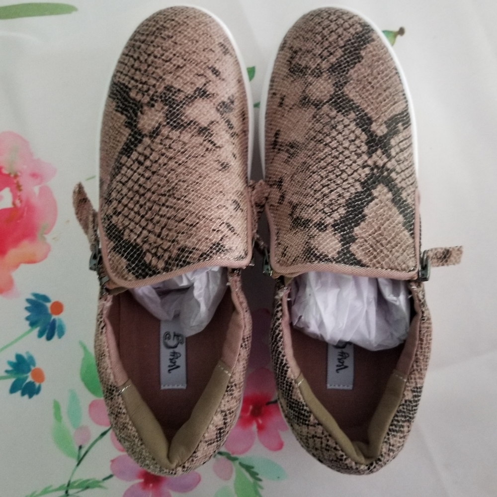 Very G NWT Snakesskin Slip On Sneakers 6 - Picture 4 of 8